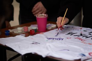 העובדות המפתיעות מאחורי המשפט של המותג שהפך לוויראלי